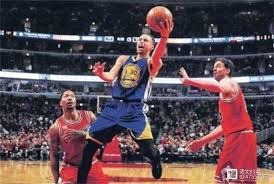 就是这么快！贺希宁反击顶开威尔逊强硬上篮 深圳回应11-0反超！